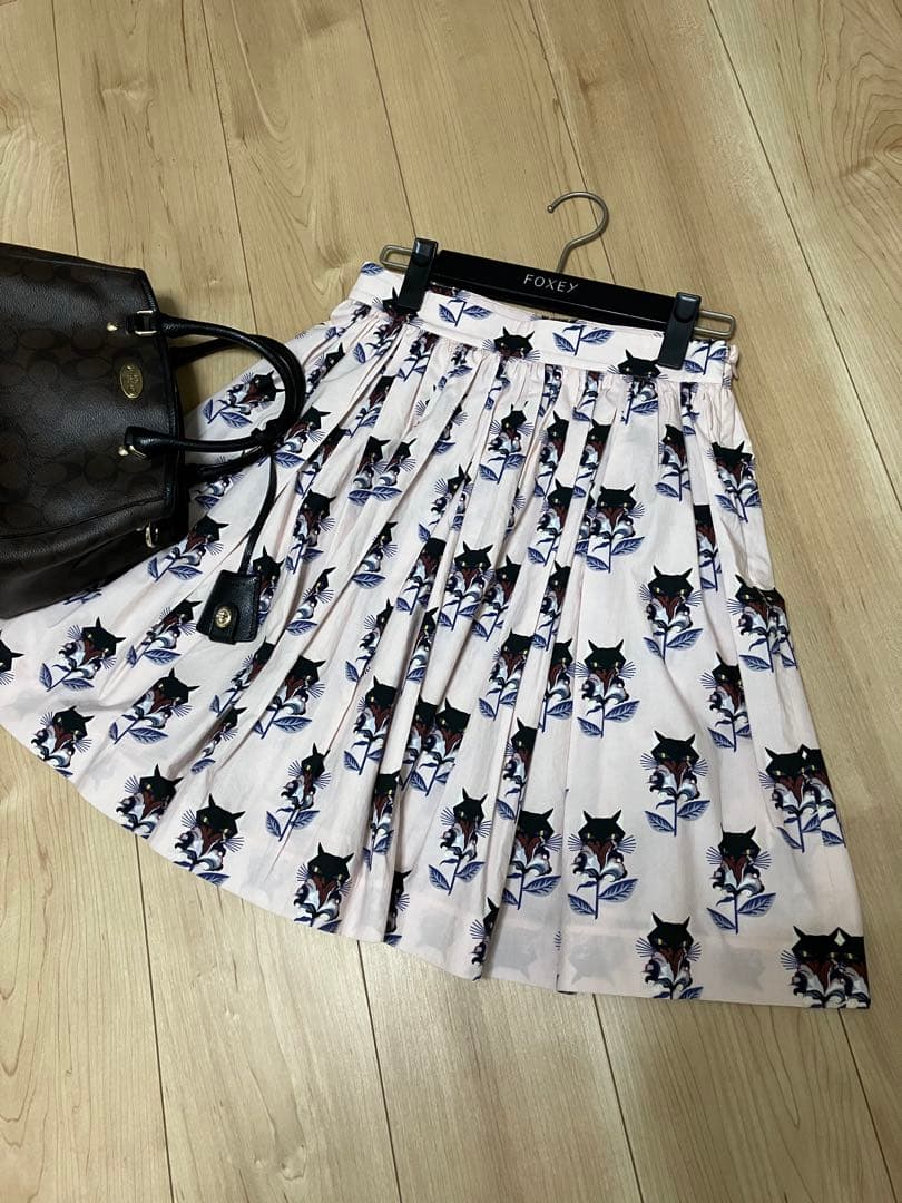 美品　miumiu スカート　ネコ　柄　猫　ピンク　ミュウミュウ