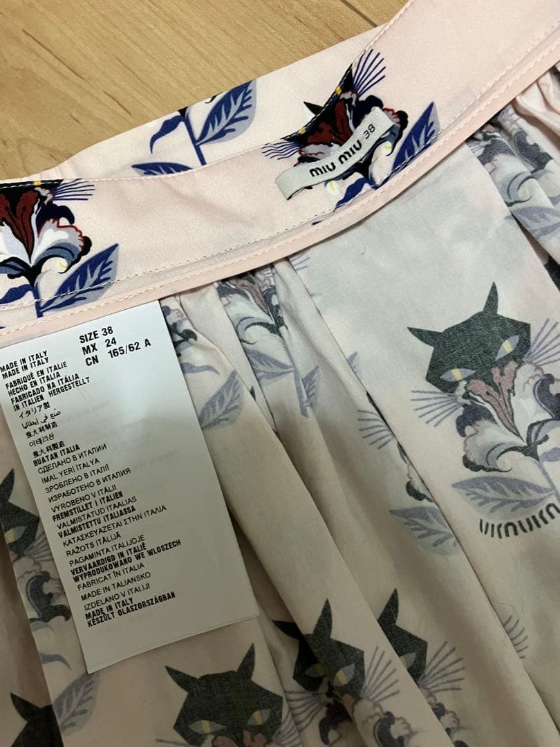 美品　miumiu スカート　ネコ　柄　猫　ピンク　ミュウミュウ