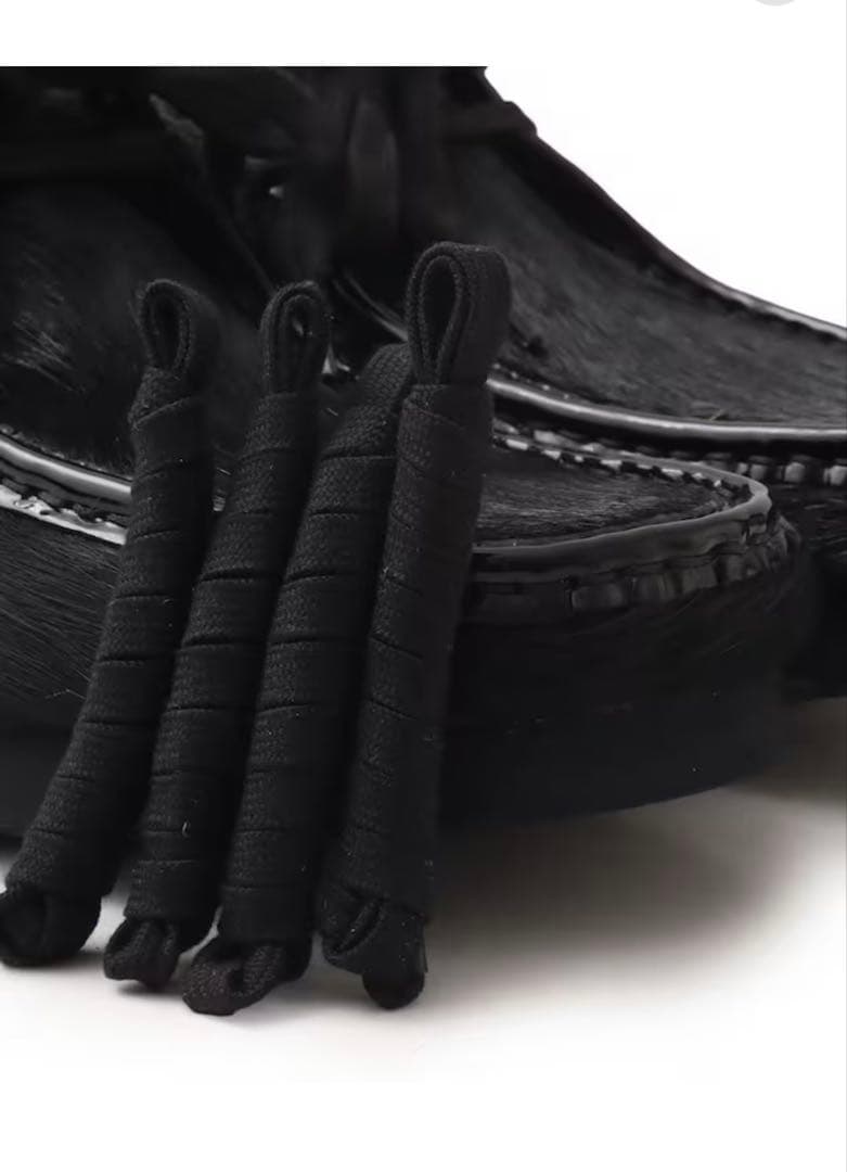 クラークス ワラビー ブラック ヘア オン ブラックアイパッチ アトモス