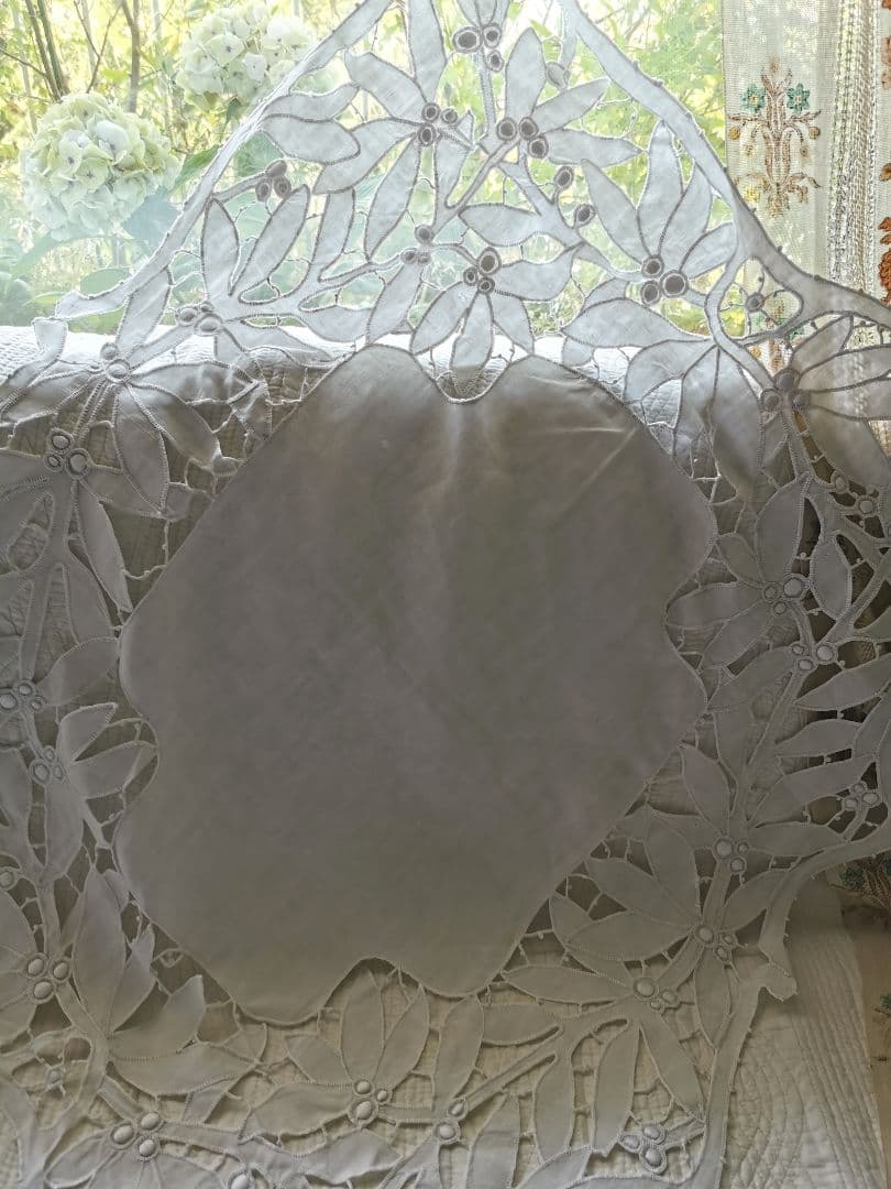 アンティークイタリア 宿り木 オープンカットワーク刺繍 美しい手織りリネンクロス