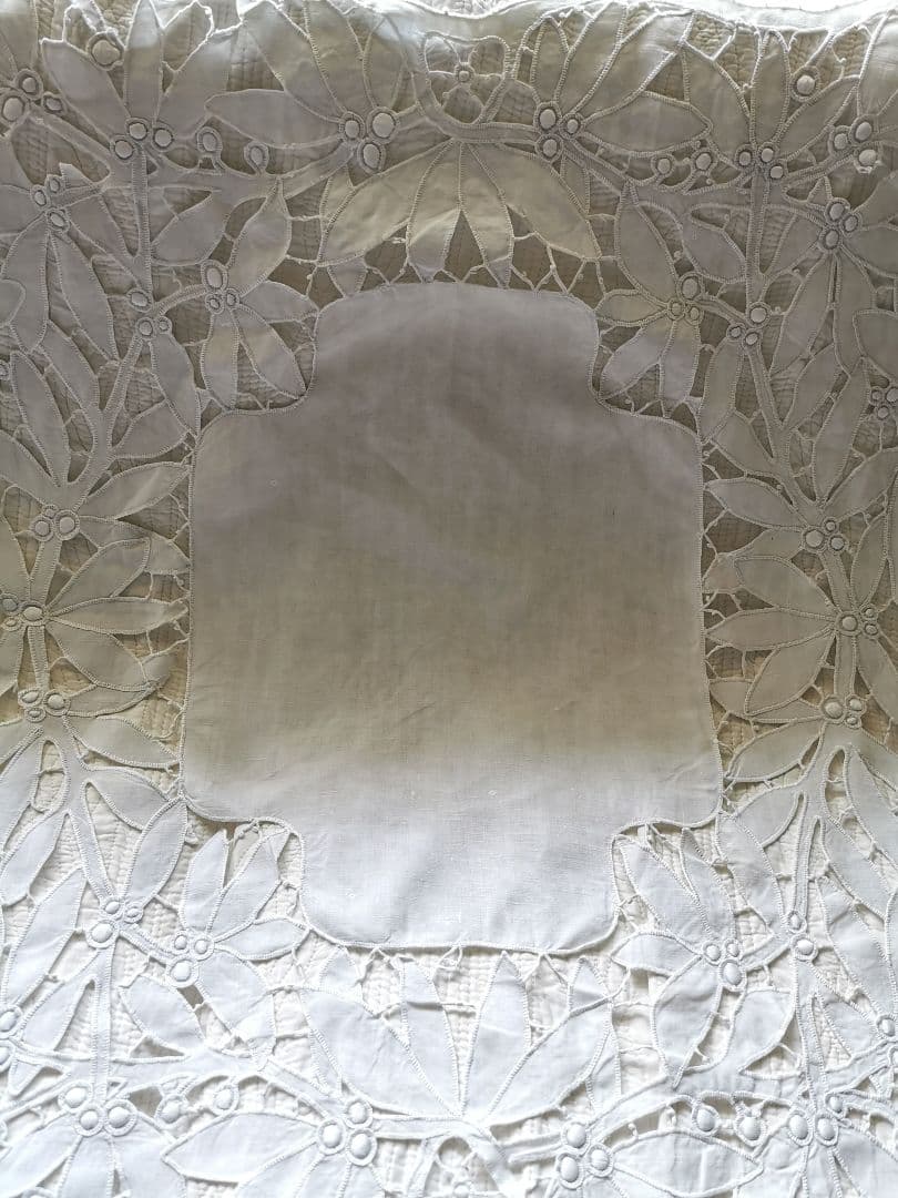 アンティークイタリア 宿り木 オープンカットワーク刺繍 美しい手織りリネンクロス