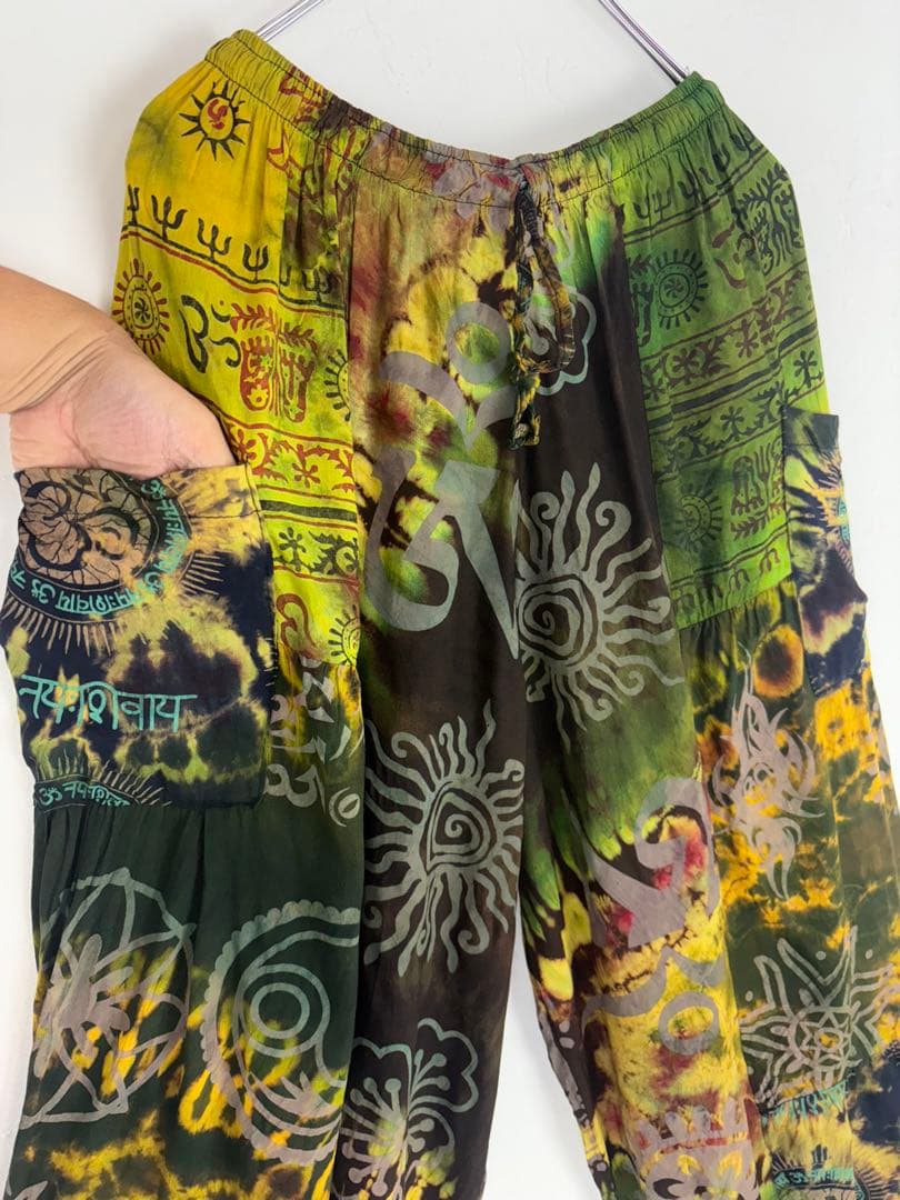 【新品】レーヨンアラジンパンツ　ヒンディー文字　タイダイ染め　F370