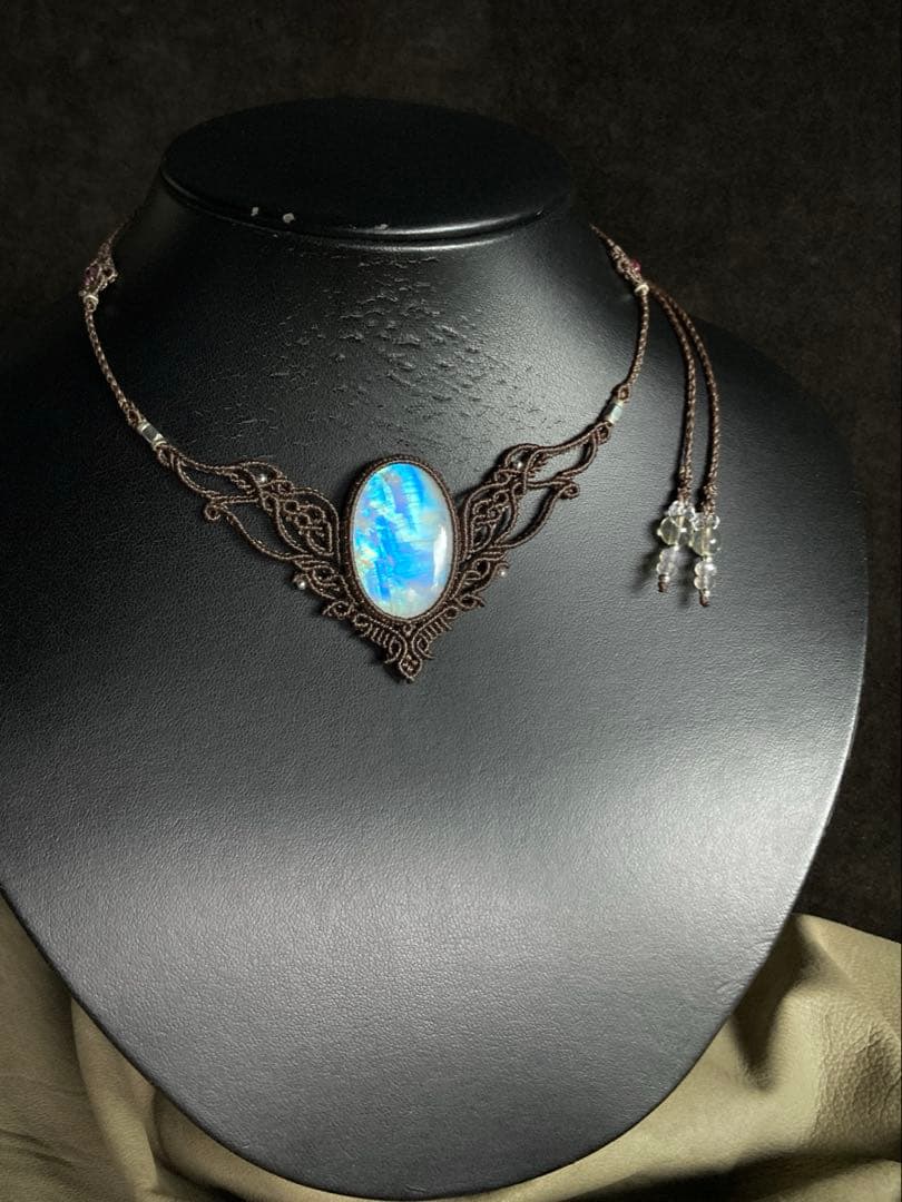 レインボームーンストーン　マクラメネックレス