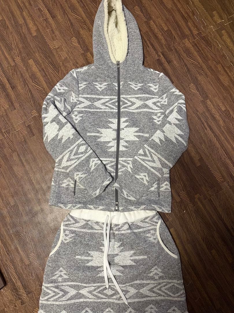 Callaway 幾何学模様 フード付きジャケット スカートセットアップ