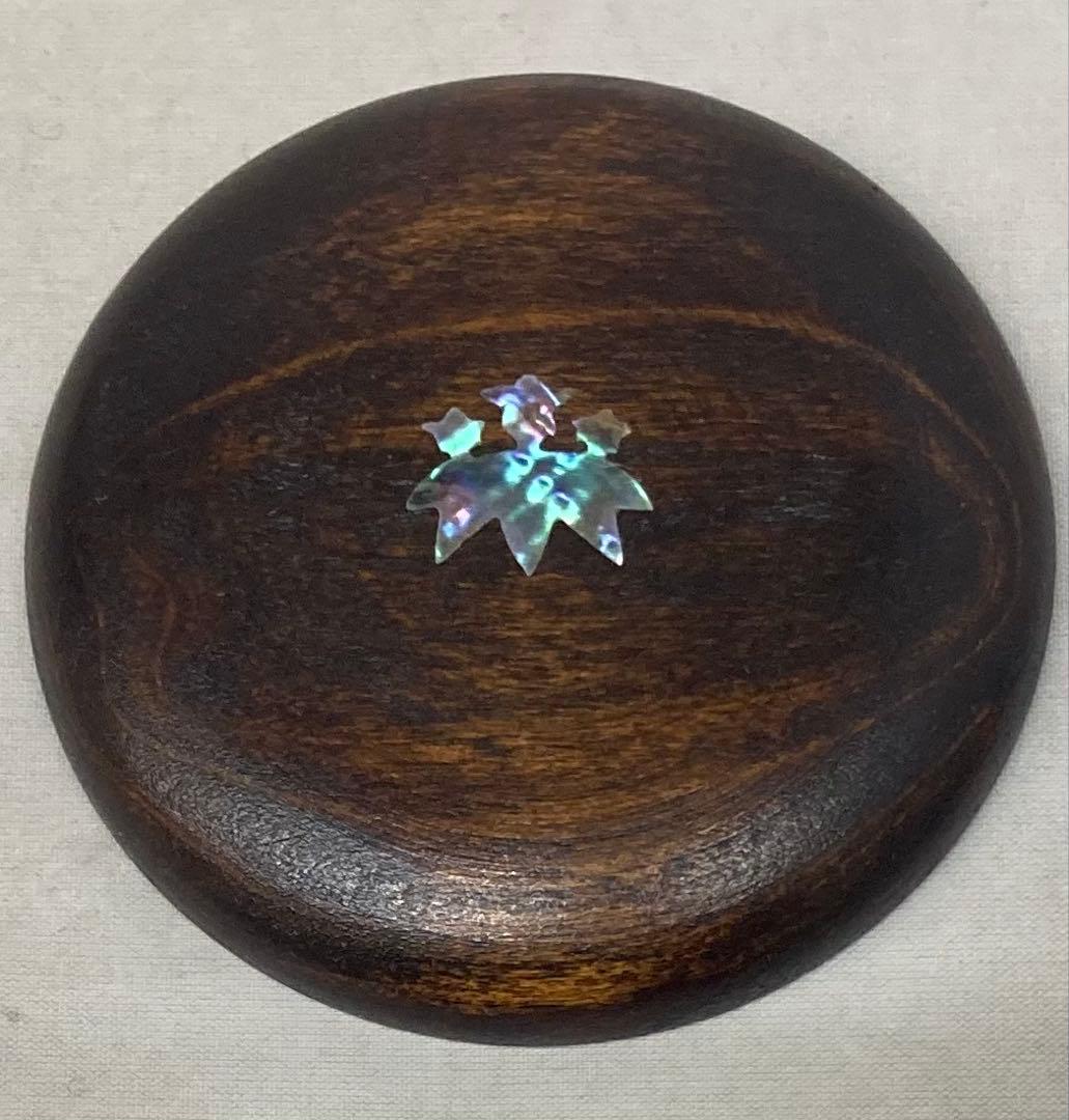 B528b 香合　夏目有彦作　共箱　笹竜胆図　木地漆塗　青貝　茶道具