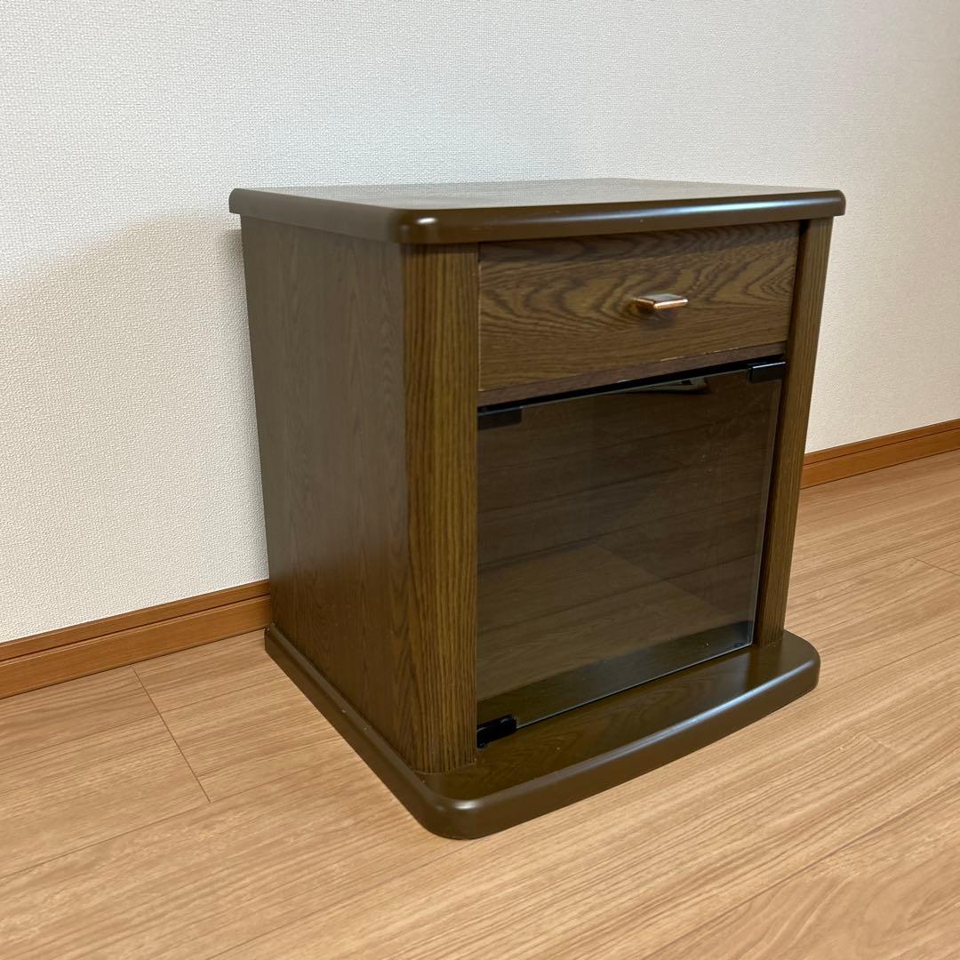 フランスベットナイトテーブル