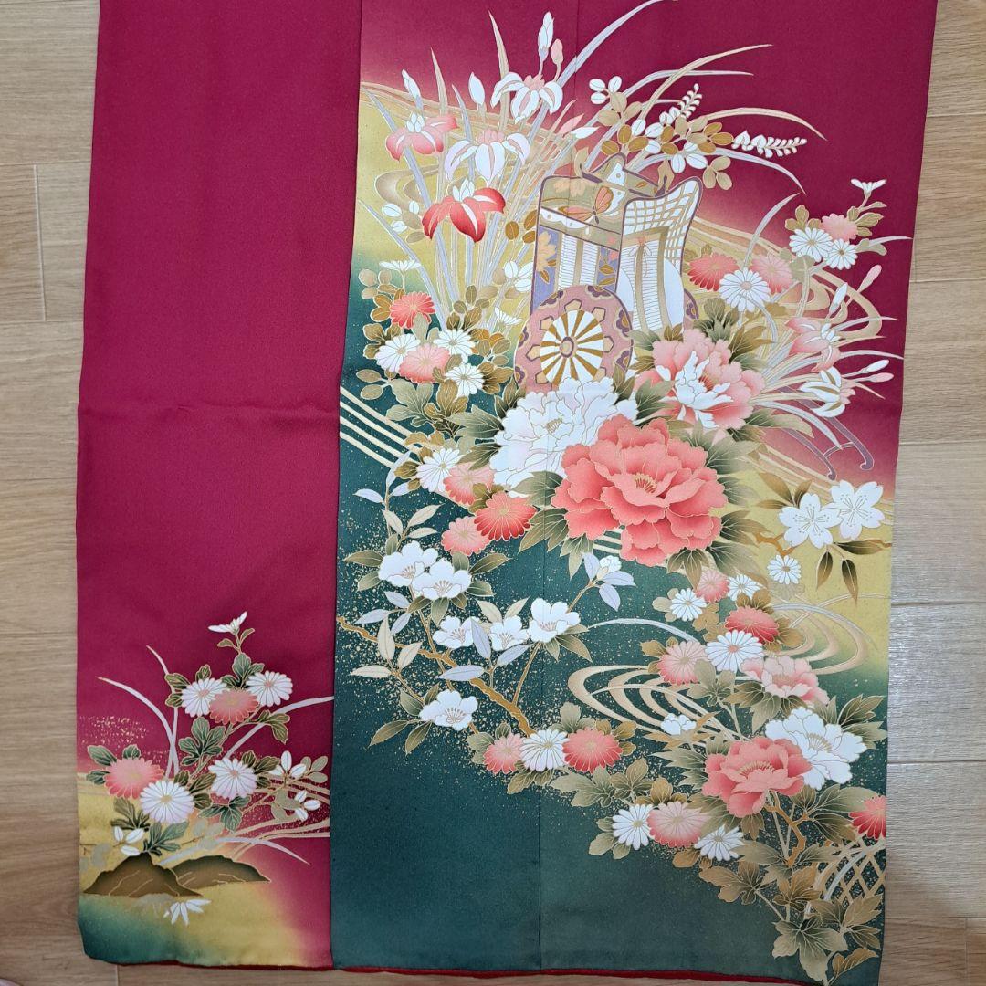 今大変お得なフルセット 正絹赤地振袖 ワイン裾グリーン御所車柄 成人式最適