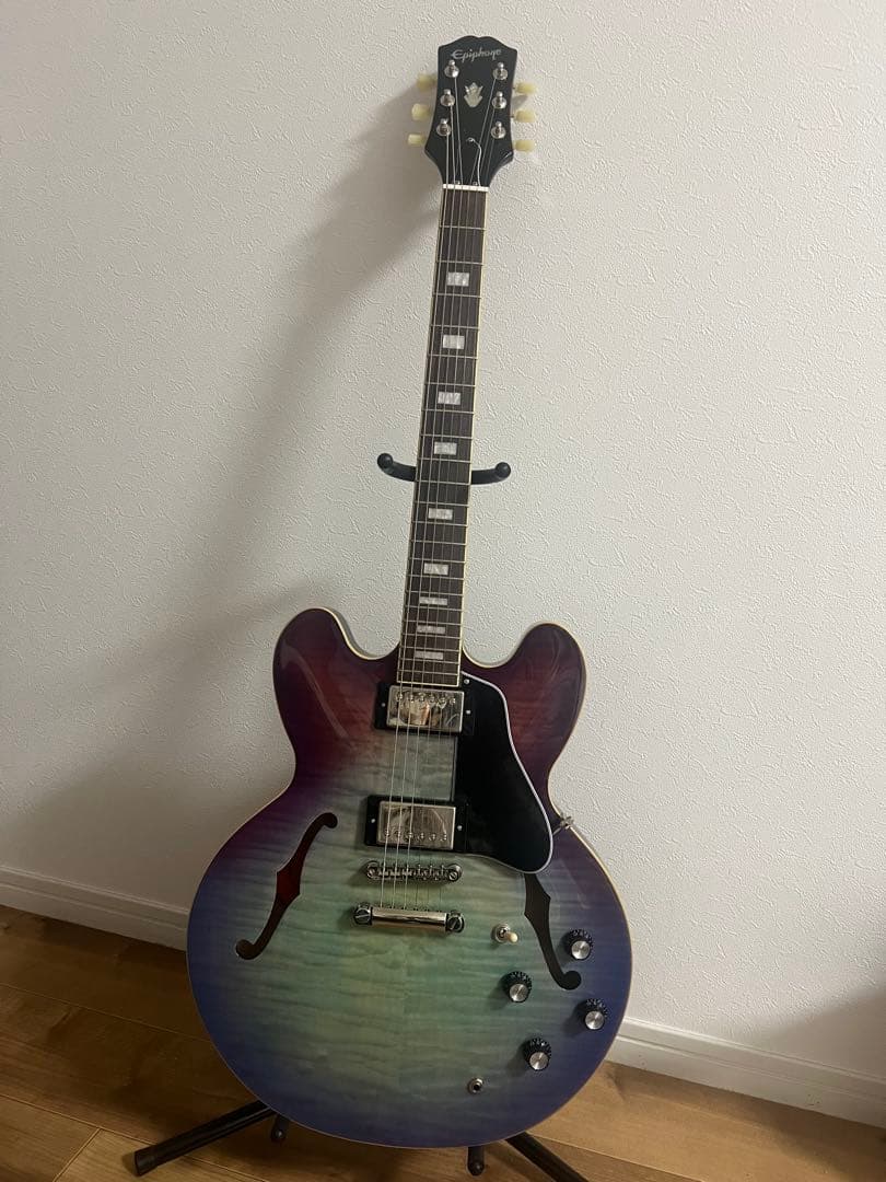 れるEpiphone ES-335 Figured Blueberry