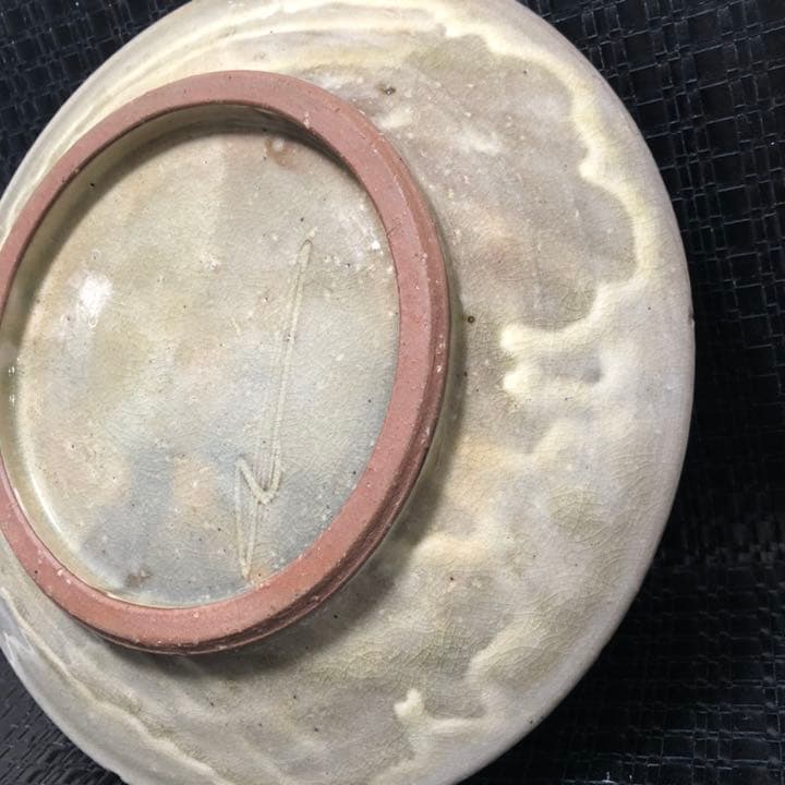 究極の古美術◼️蔵から美しい波の様な釉薬が流れているお皿が出て来ました、茶道具