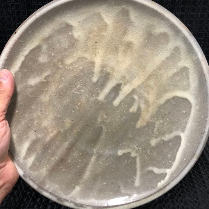 究極の古美術◼️蔵から美しい波の様な釉薬が流れているお皿が出て来ました、茶道具