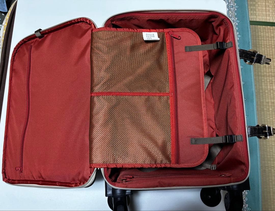 SWANY トランクキャリーバッグ クロコダイル型