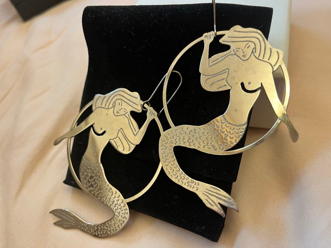 LOEWE 人魚モチーフ ピアス