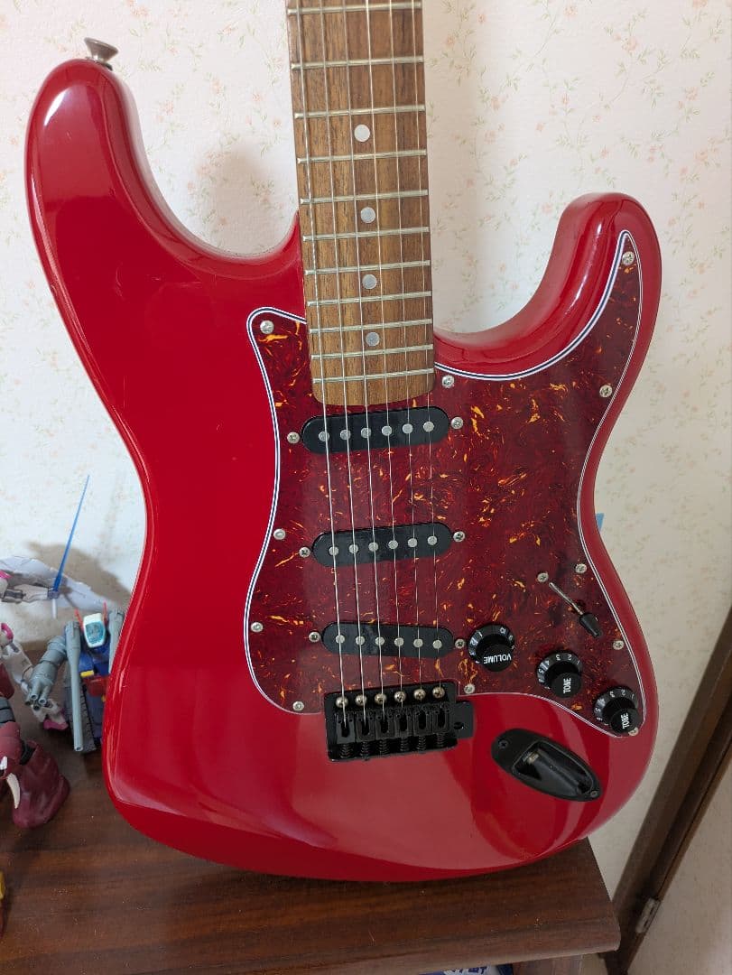 TARGET　レッド ストラトキャスタータイプ エレキギター　フェルナンデス