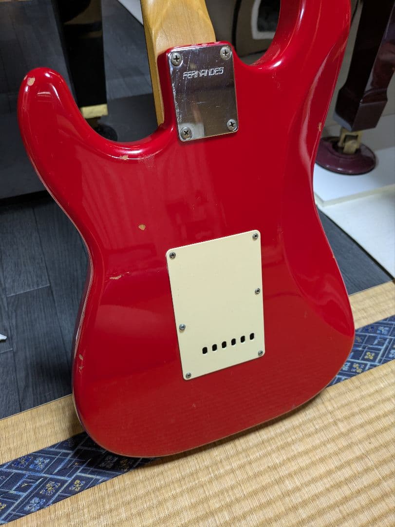 TARGET　レッド ストラトキャスタータイプ エレキギター　フェルナンデス