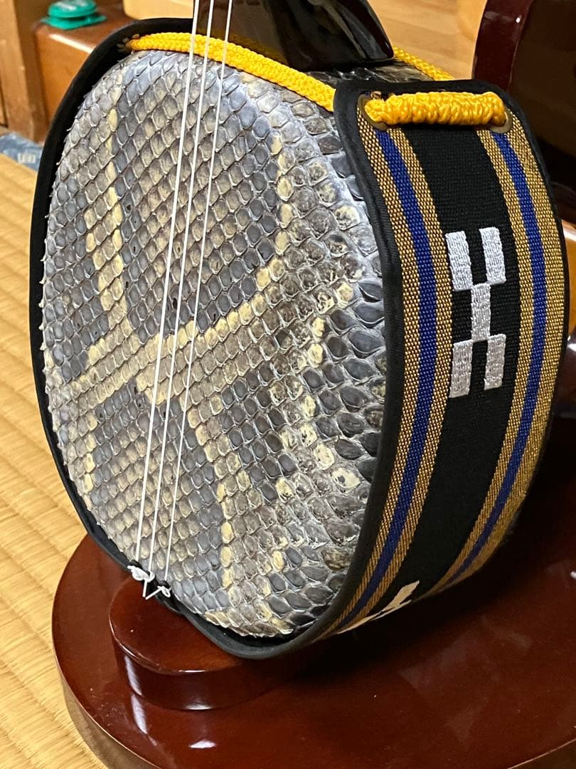 沖縄三線上質クルチ真壁型本皮一枚張りスンチ塗り期間限定出品