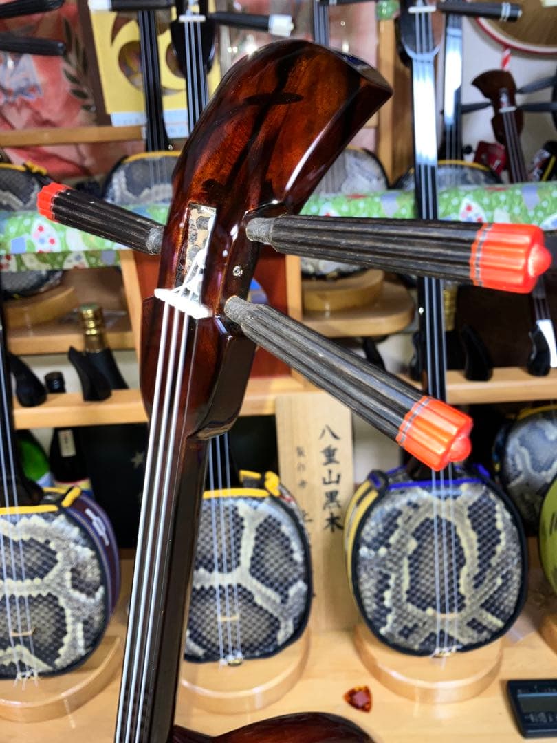 沖縄三線上質クルチ真壁型本皮一枚張りスンチ塗り期間限定出品