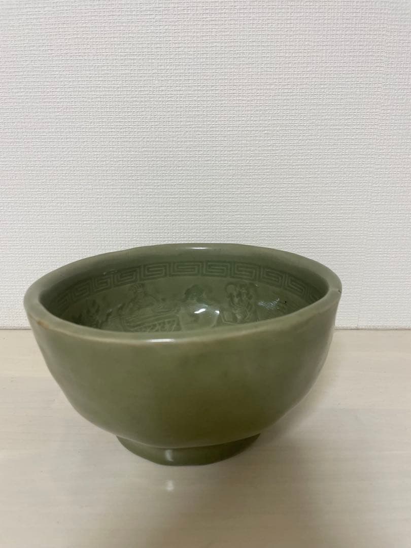 緑色 陶器製茶碗 彫刻模様