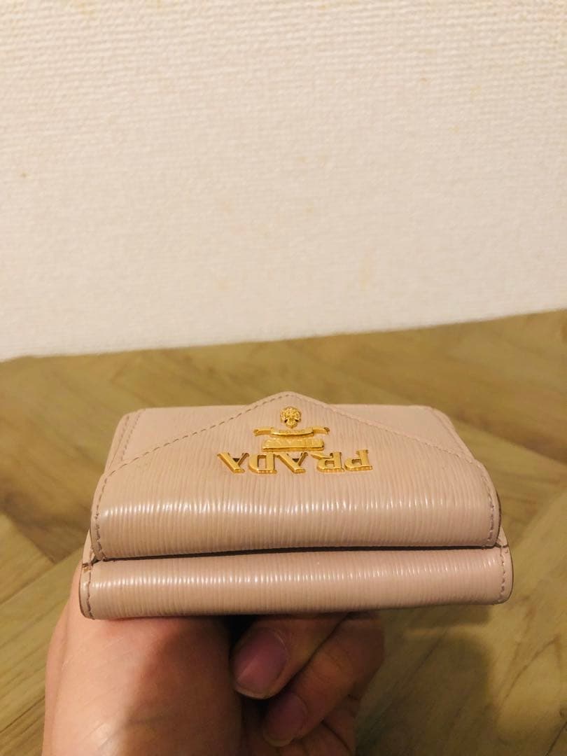 PRADA 三つ折り財布 ベージュ(ICチップ(RFID)搭載)