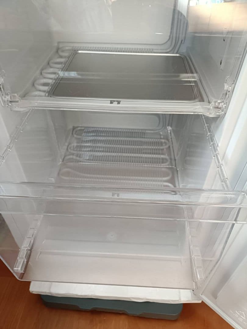 Hisense 縦型冷凍庫 ホワイト