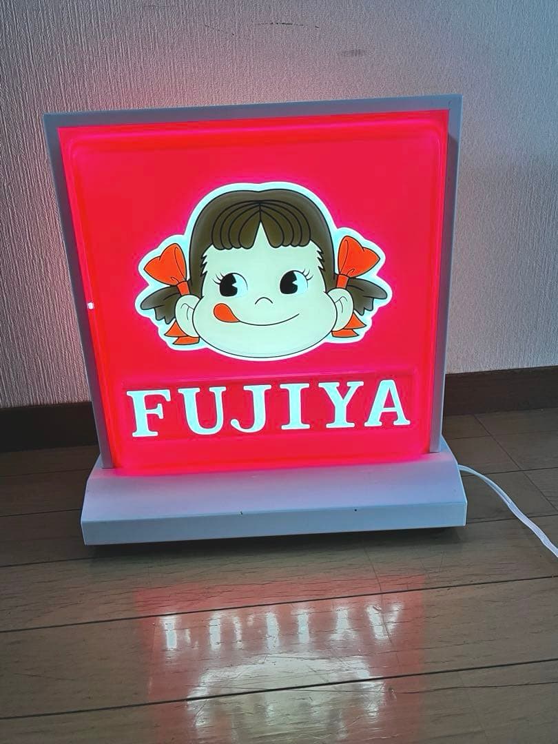 FUJIYA キャラクター看板
