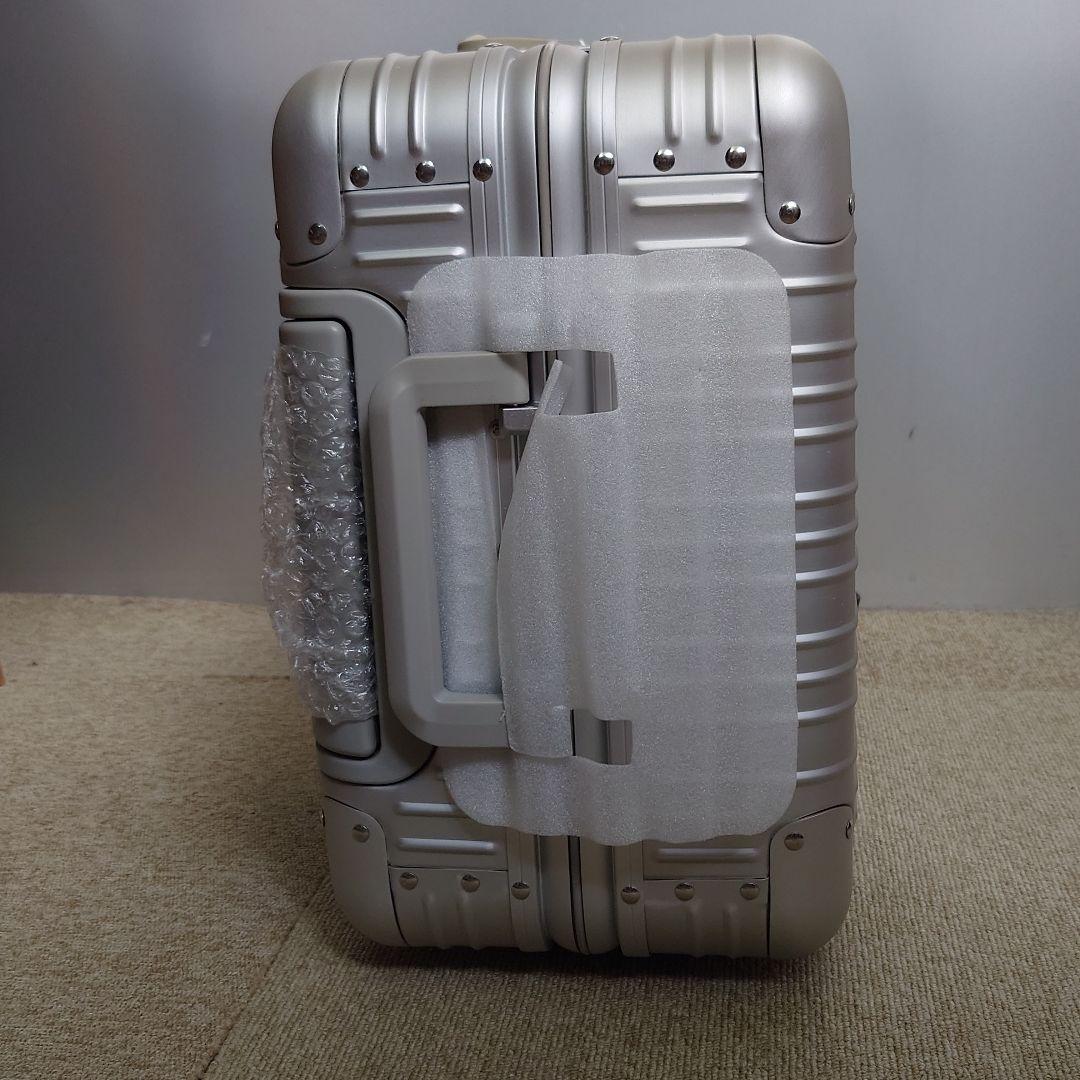 未使用 メルセデスベンツ 32L スーツケース 　キャリーケース　シルバー