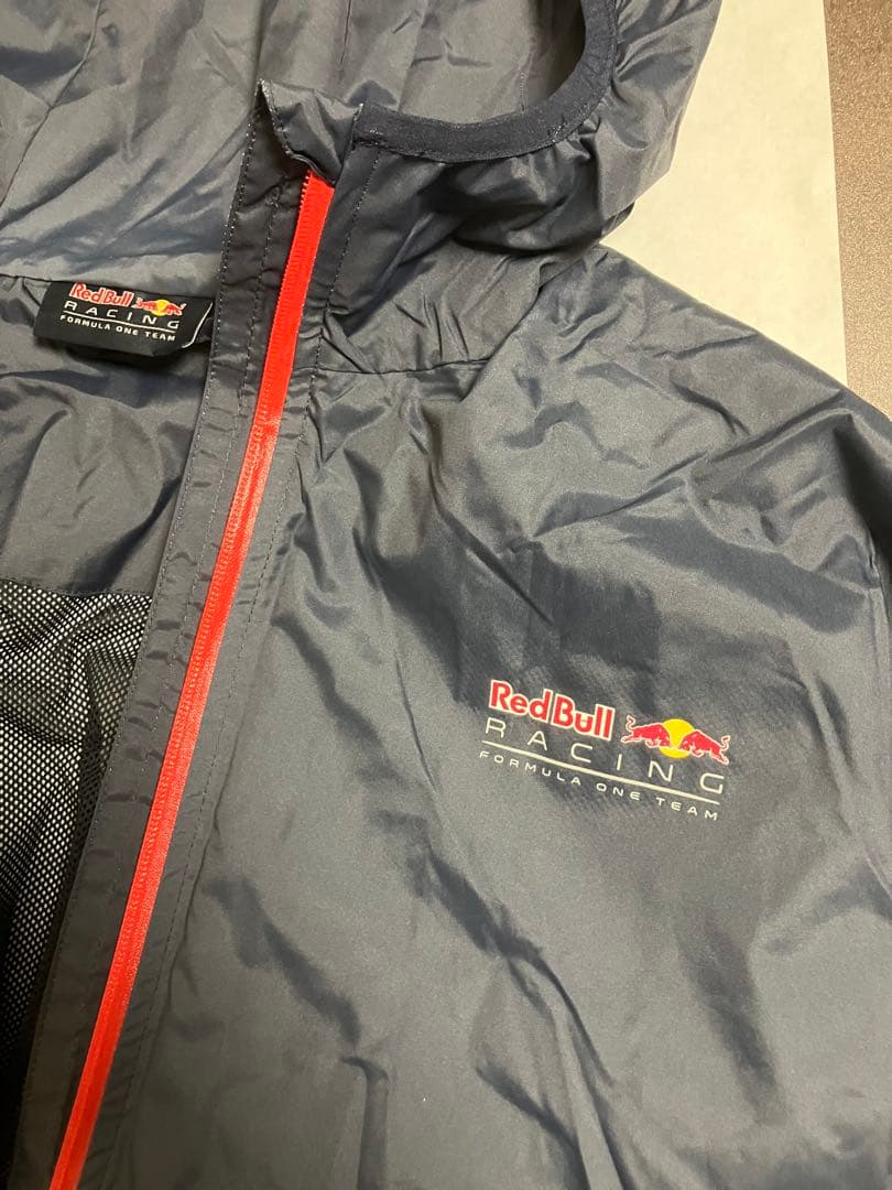 レッドブルレーシング　レインパーカー　フルジップ　ＸＬ