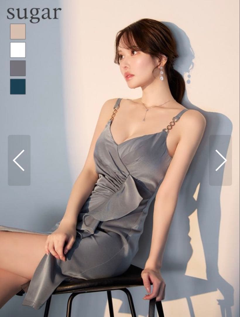 Veautt ショルダーチェーンドレス