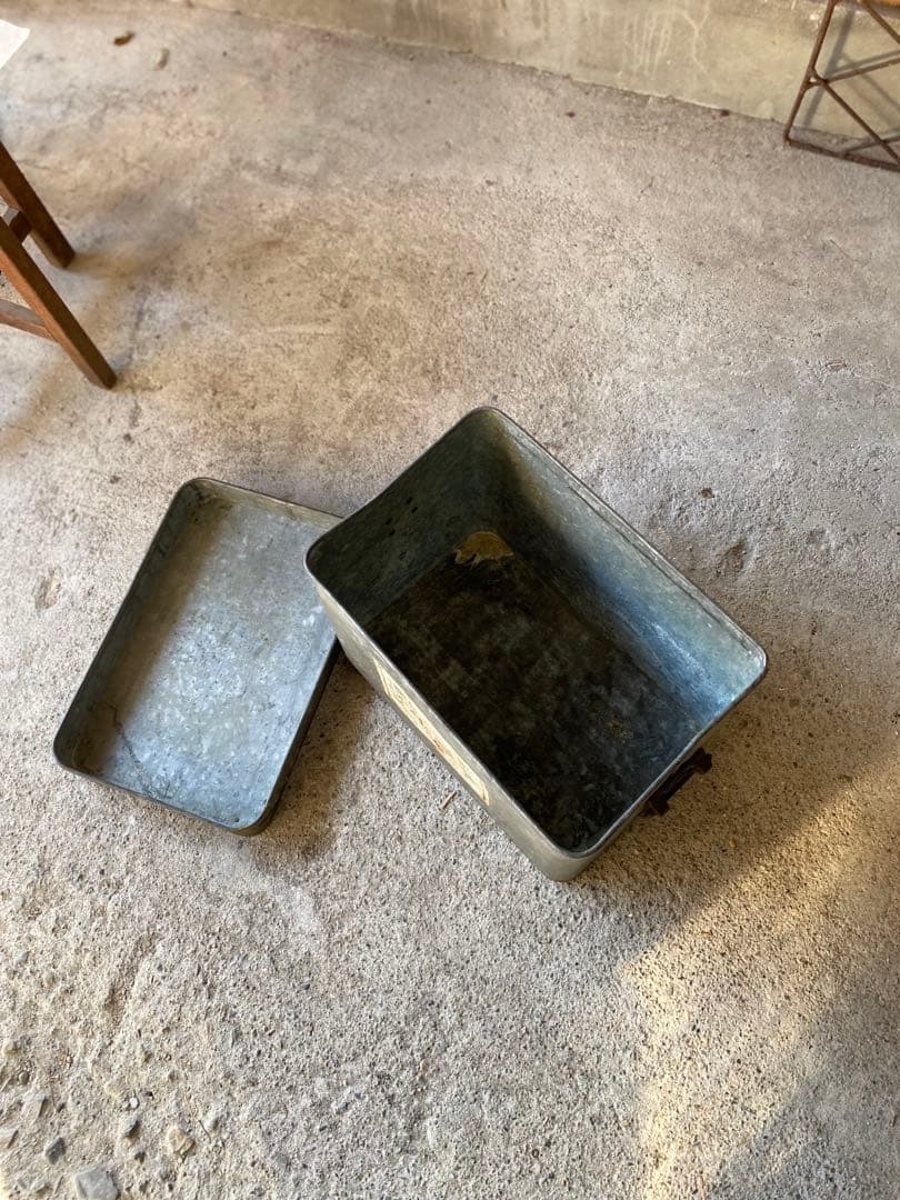 古道具  戦前 金具が珍しいブリキ缶