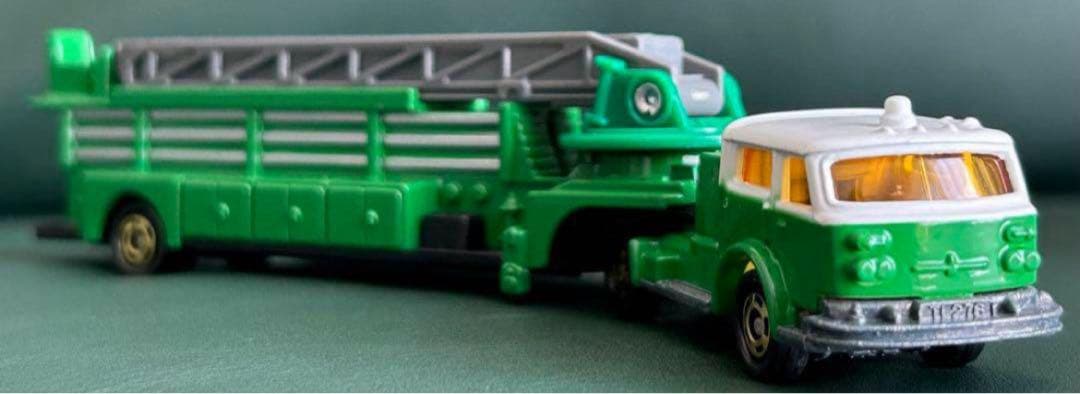 ロングトミカ アメリカン ハシゴ消防車 グリーン