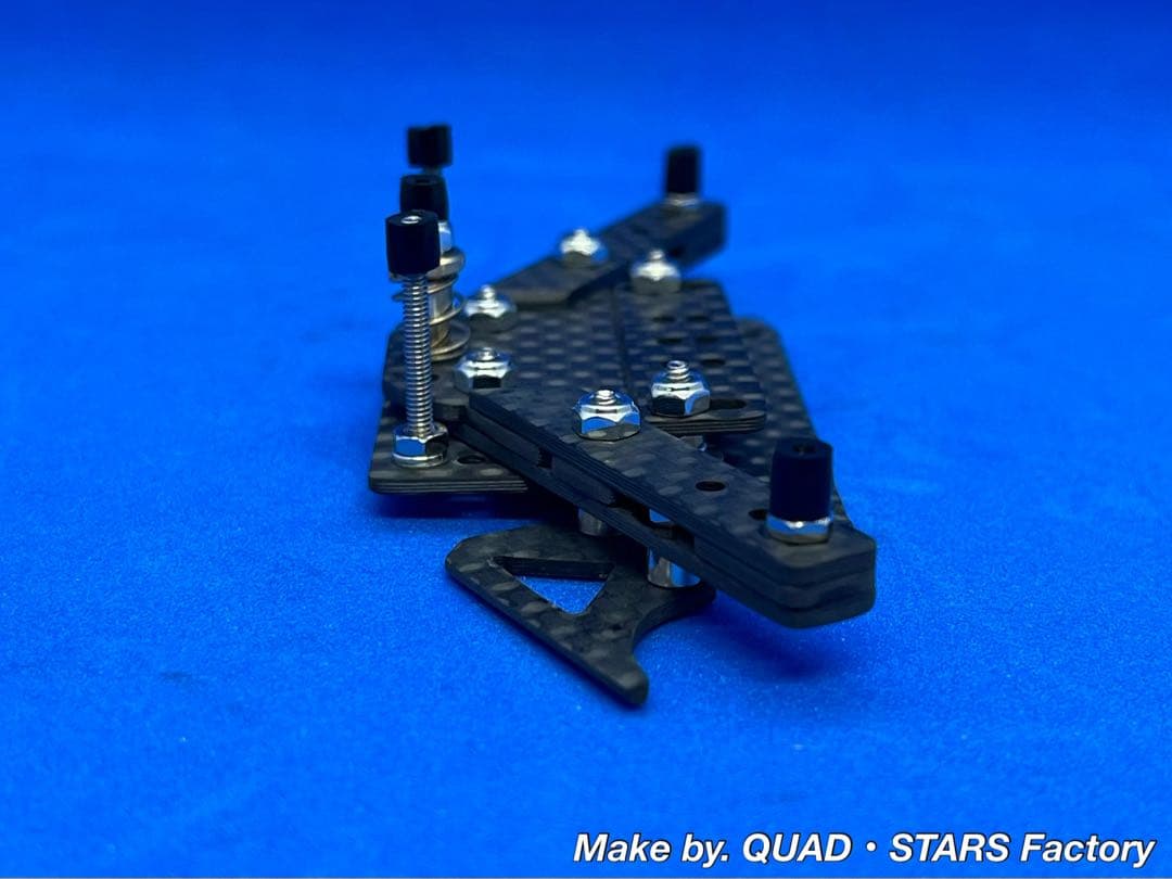 【ミニ四駆・MS用】１軸リヤアンカー　ブラックアウト／カーボン【19mm対応】