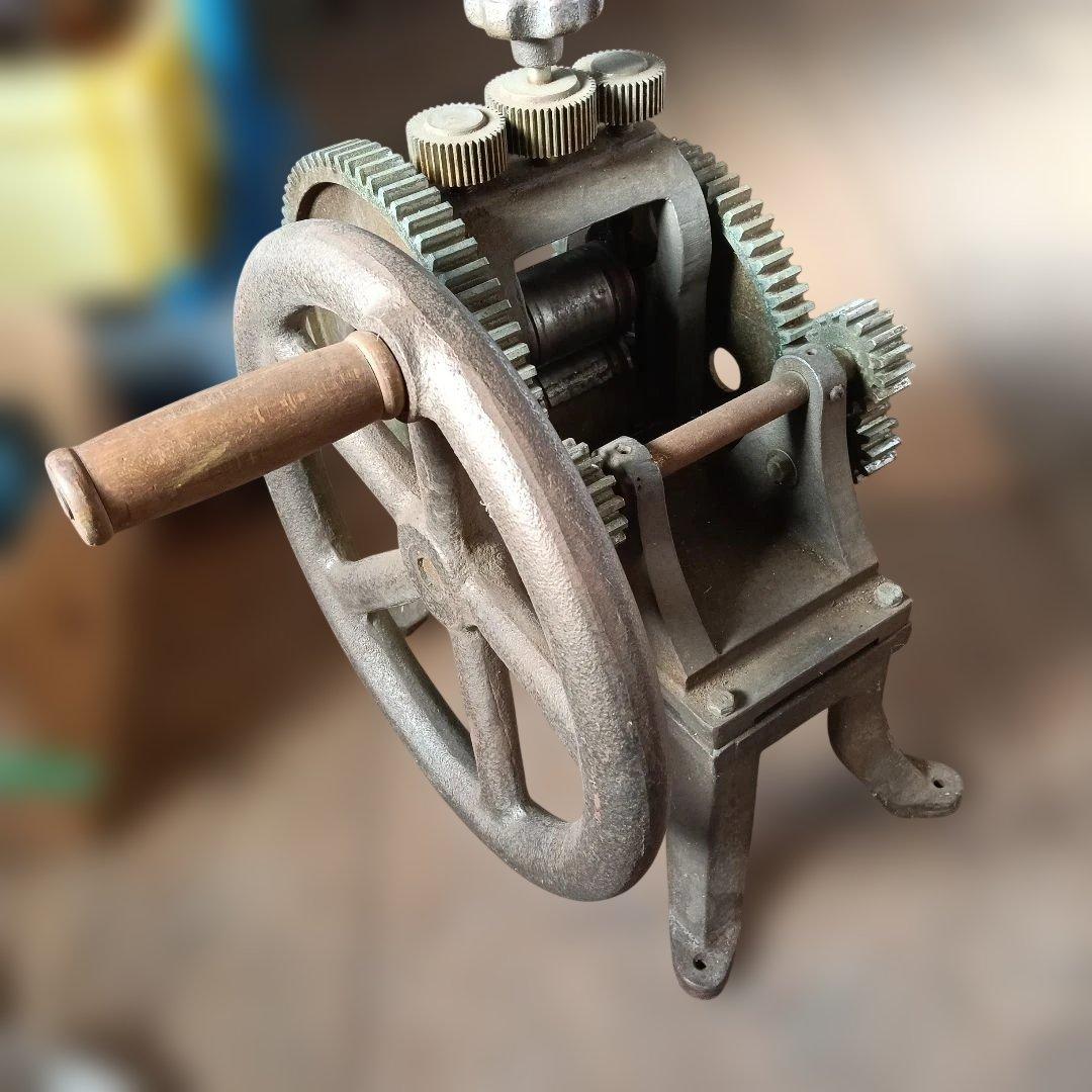 131.彫金工具手動機械装置、彫金工具用 ローラ、