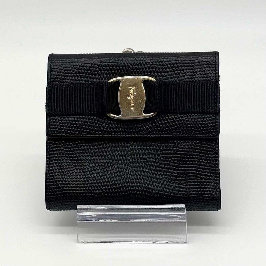 【極美品】Ferragamo レザー 二つ折り財布 ヴァラリボン 黒 コンパクト