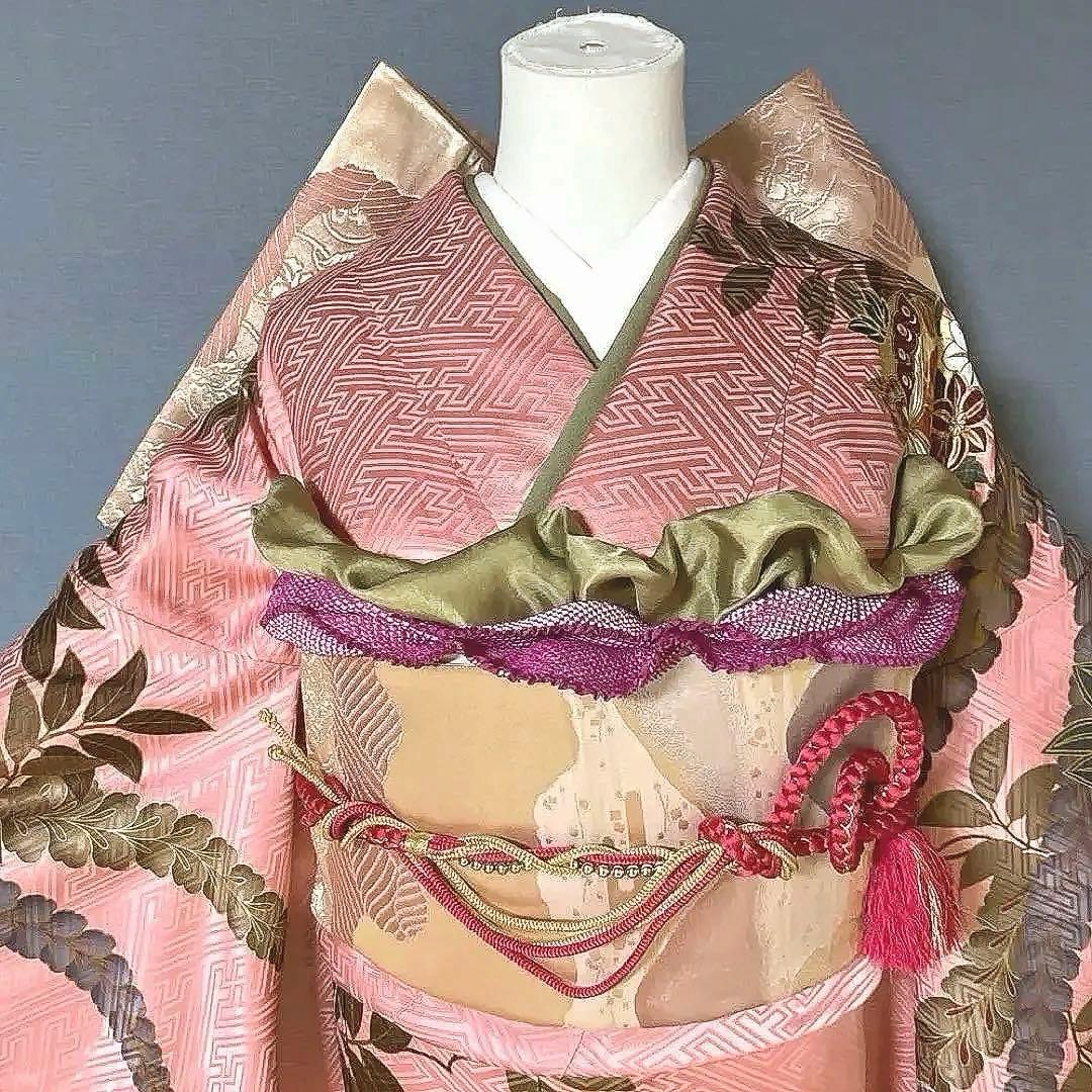 振袖フルセット　手描き友禅　桃色にグレーの古典柄は良家のお嬢様　成人式振袖　振袖