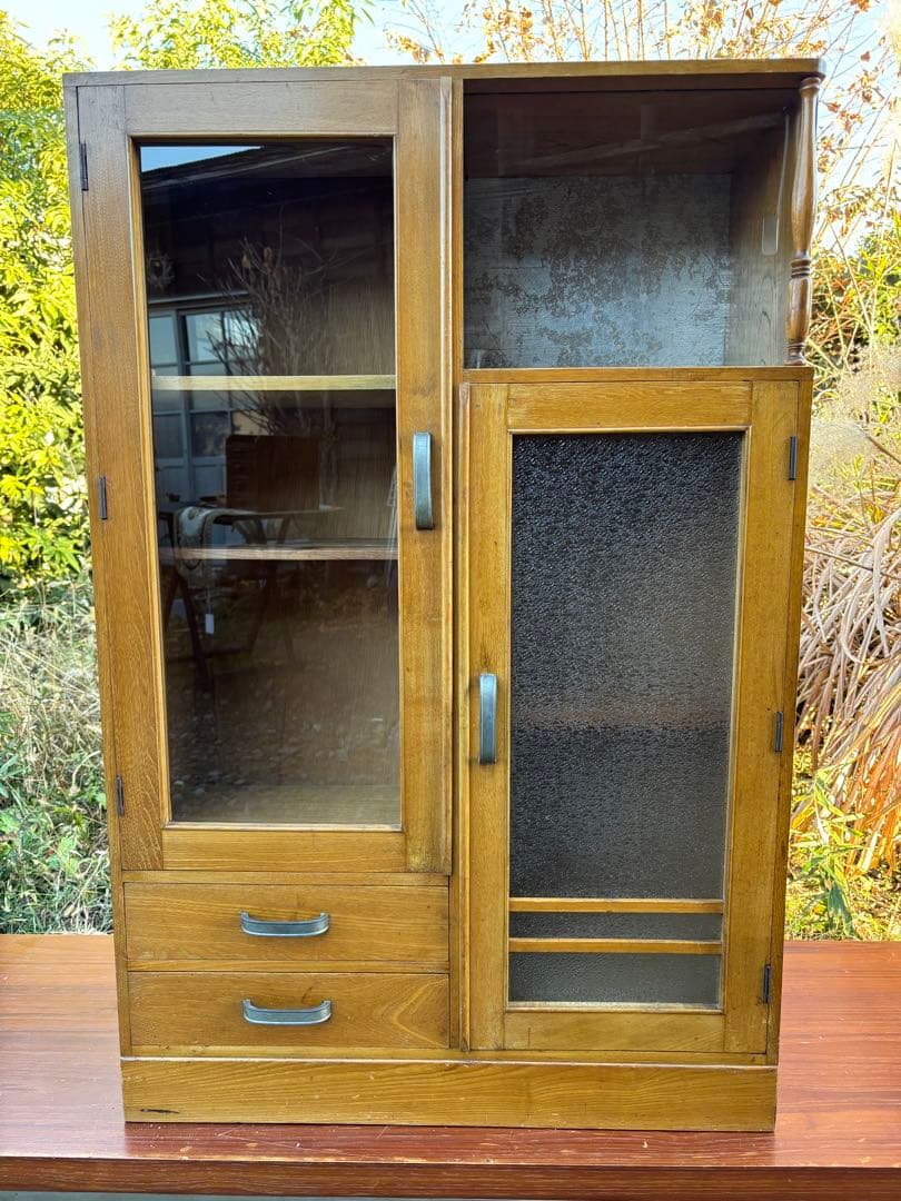 昭和レトロなガラスキャビネット‼️食器棚　飾り棚　書棚