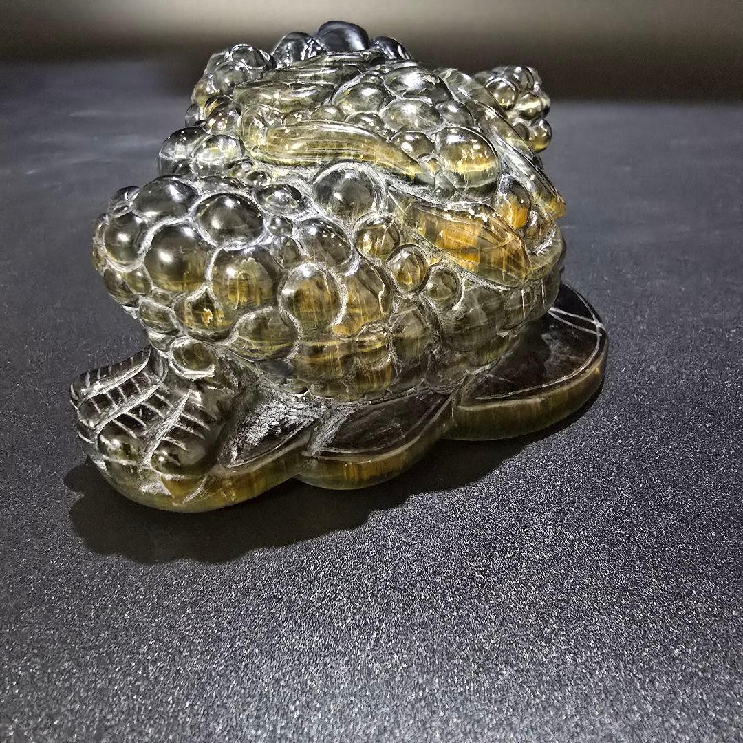 V3　青虎目石の三本足の蛙　ブルータイガーアイ　銭蛙　珍品　天然石