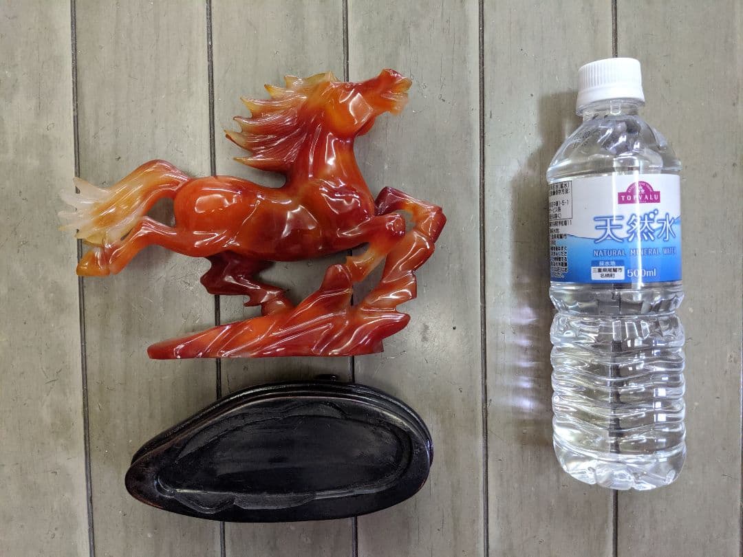 【中国高級美術】赤瑪瑙 飛ぶ馬の置物 台座付 箱付き 鑑賞