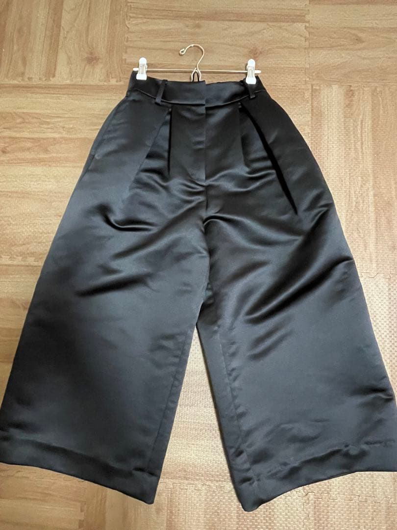 Heve サテンフレアガウチョパンツ　ブラック　36サイズ