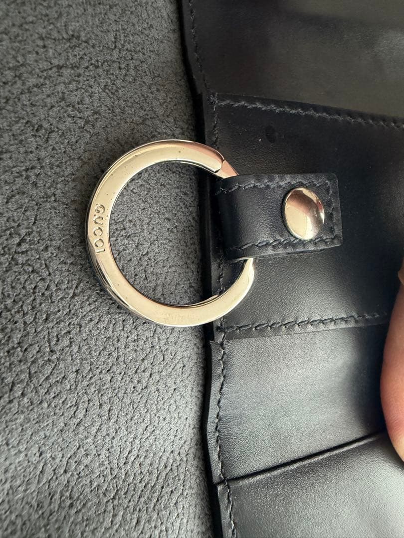 GUCCI ブラックレザーキーケース エンボス加工