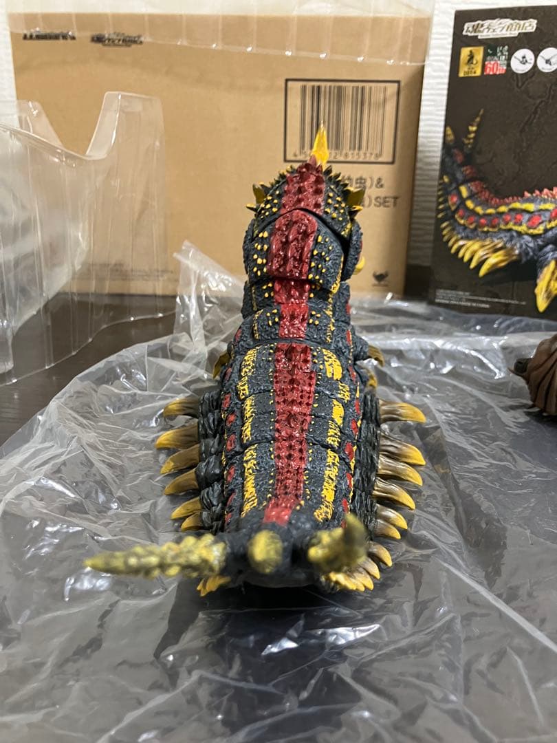 （悟空）S.H.MonsterArtsバトラ（幼虫）&モスラ（幼虫）