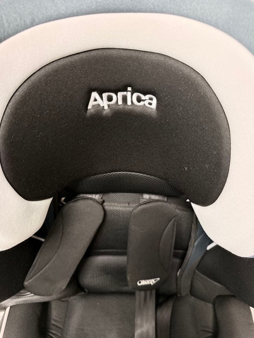 美品　Aprica チャイルドシート 車用 formfit ISOFIX