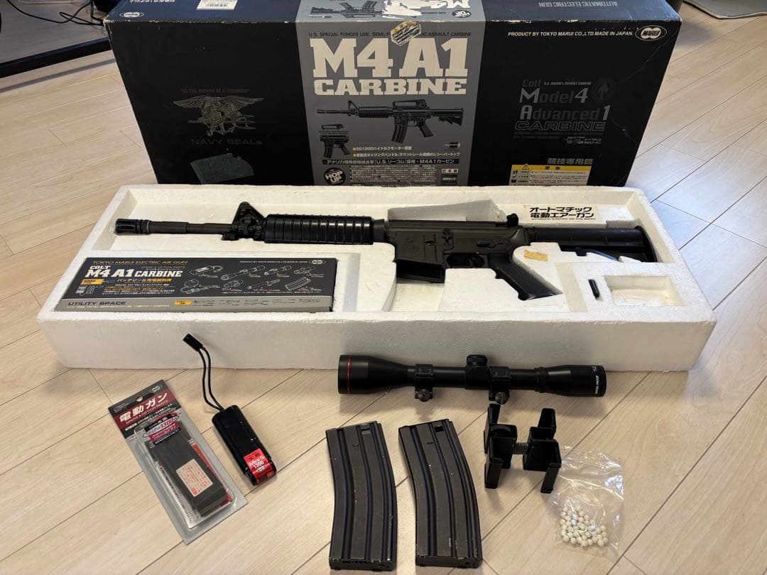 東京マルイ　M4A1 CARBINE 電動ガン スコープ、サブマガジン付き