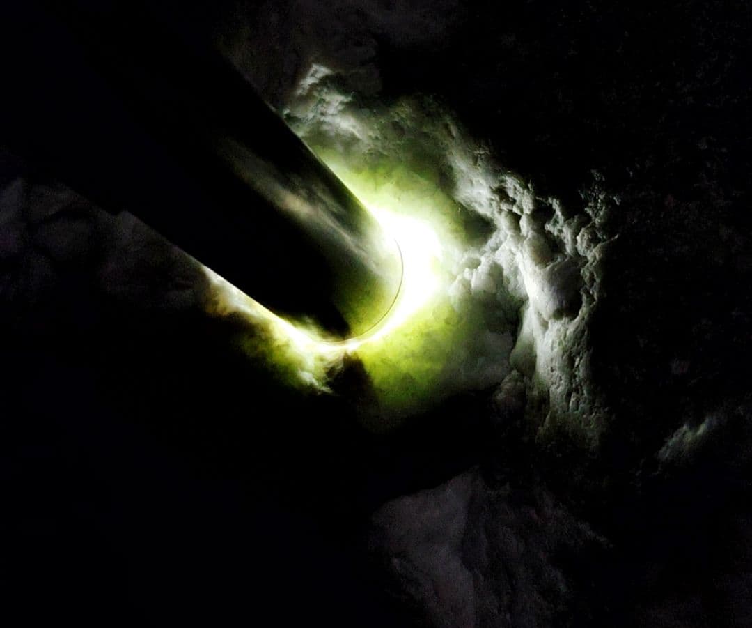 ★翡翠原石★糸魚川硬玉【小滝灰ラベ・転石・切り出し❶1319ｇ】