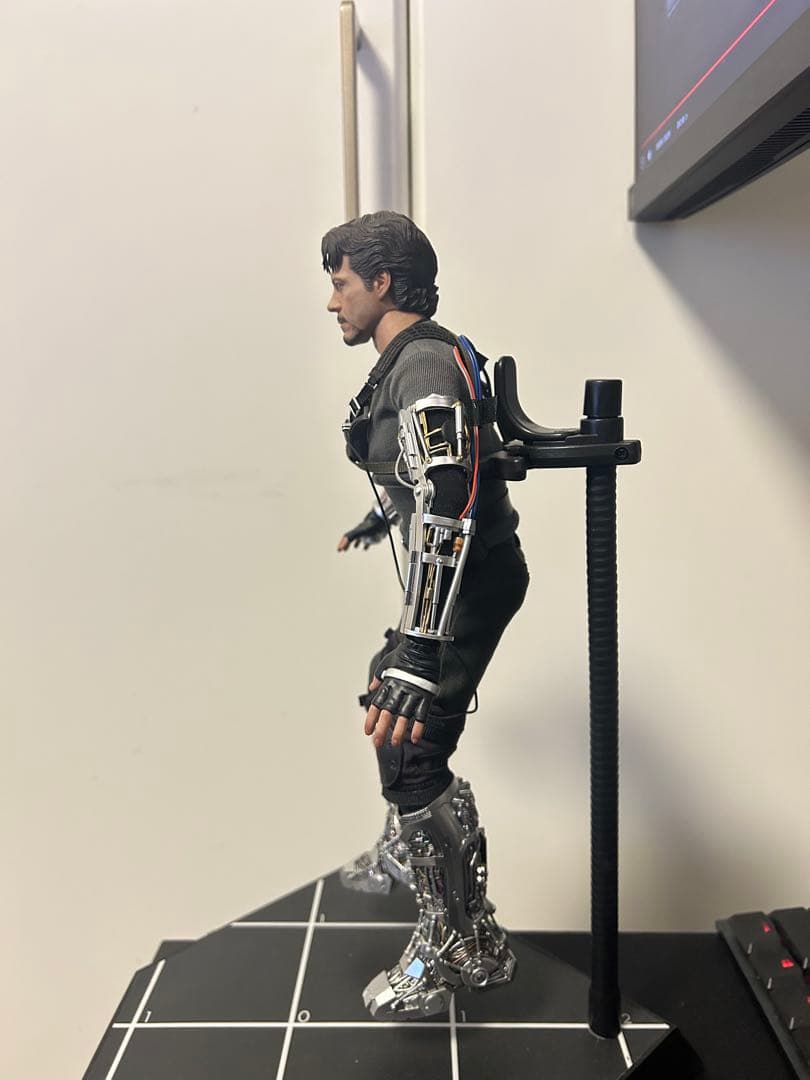 Hot Toys Tony Stark Mark I フィギュア