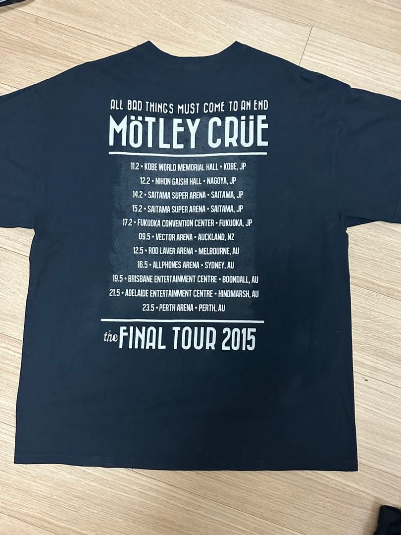 モトリー・クルーの2015年ファイナルツアーTシャツ2枚とパーカーのセット