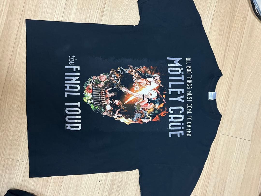 モトリー・クルーの2015年ファイナルツアーTシャツ2枚とパーカーのセット