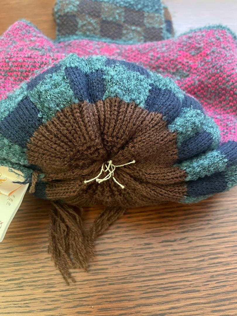 【Vivienne Westwood 耳当て付きニット帽子】