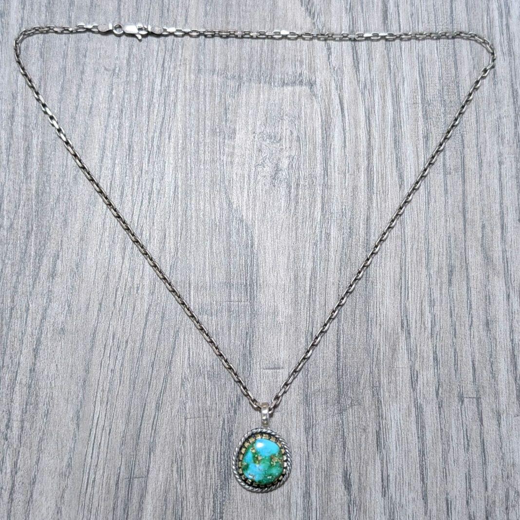 ハンドメイドのターコイズトップ　ペンダントトップ　インディアンジュエリー風