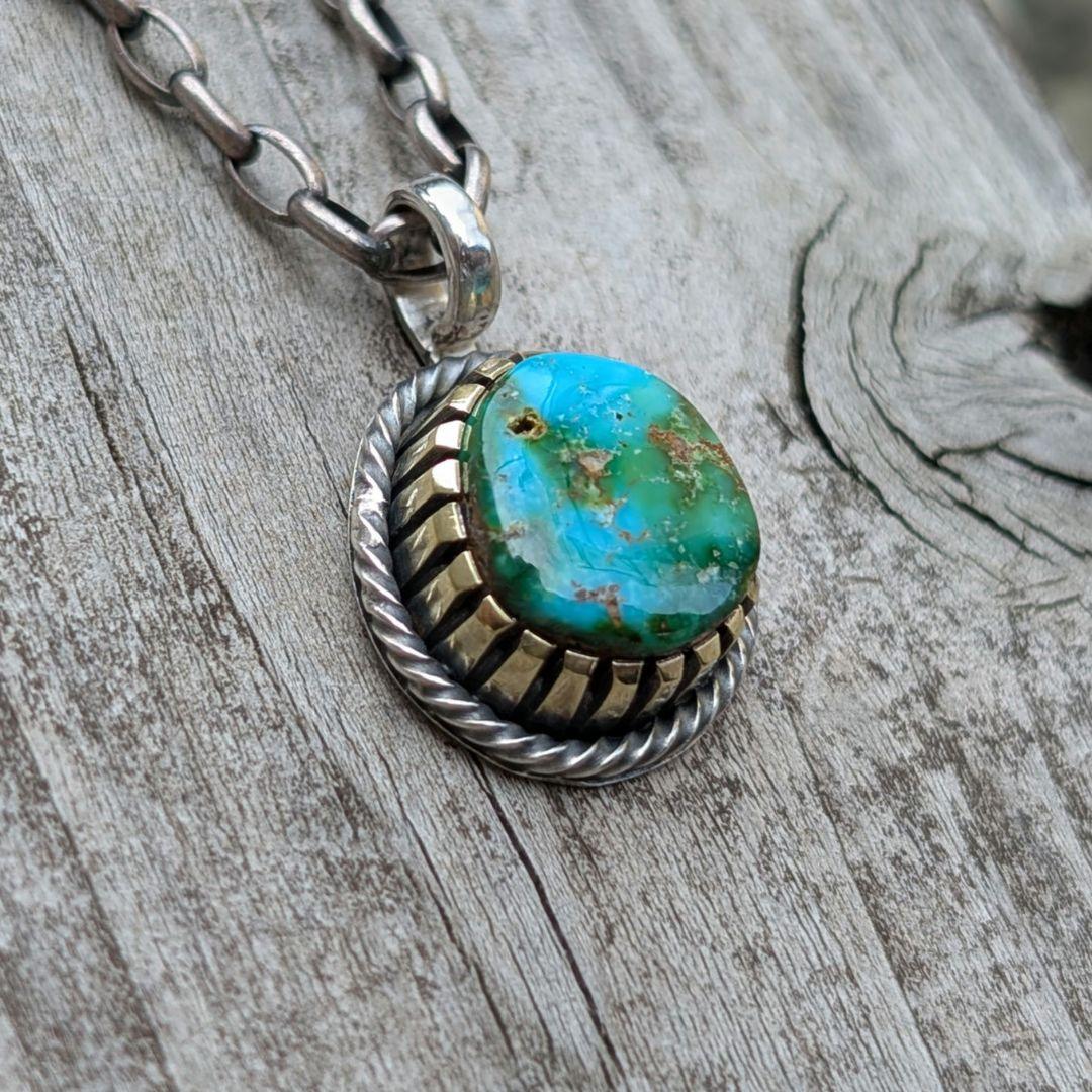 ハンドメイドのターコイズトップ　ペンダントトップ　インディアンジュエリー風