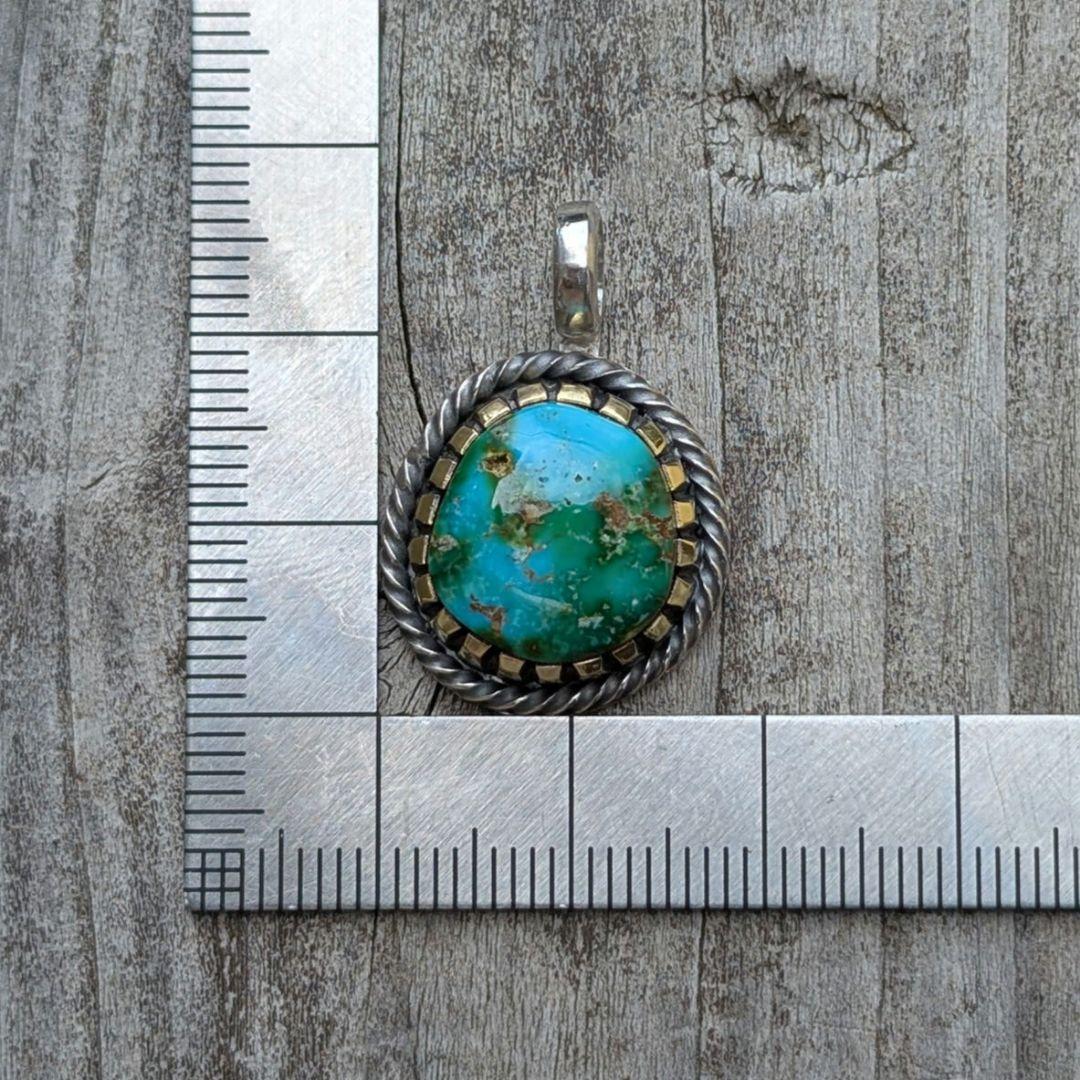 ハンドメイドのターコイズトップ　ペンダントトップ　インディアンジュエリー風