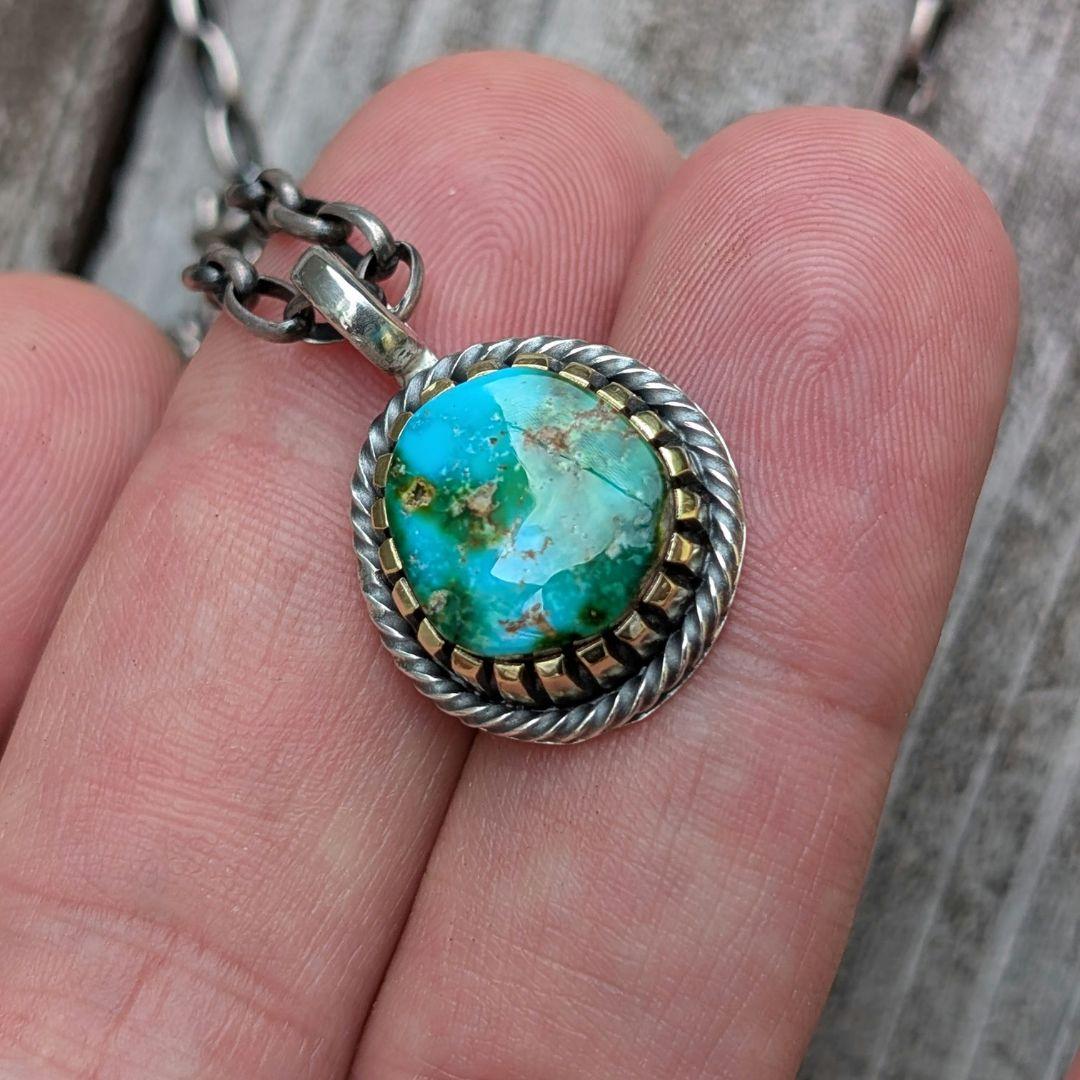 ハンドメイドのターコイズトップ　ペンダントトップ　インディアンジュエリー風